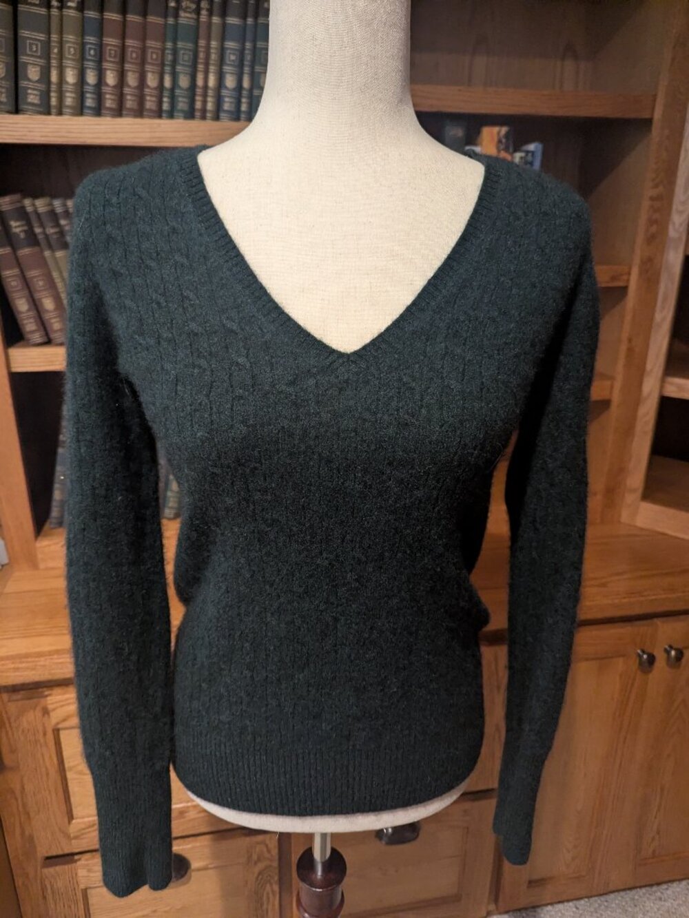 Maurices Fine Line 100% Cashmere Sweater Large Dark Green Ribbed V-Neck